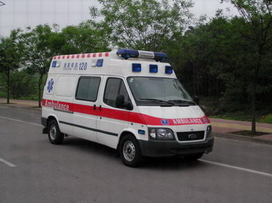 泸县救护车护送